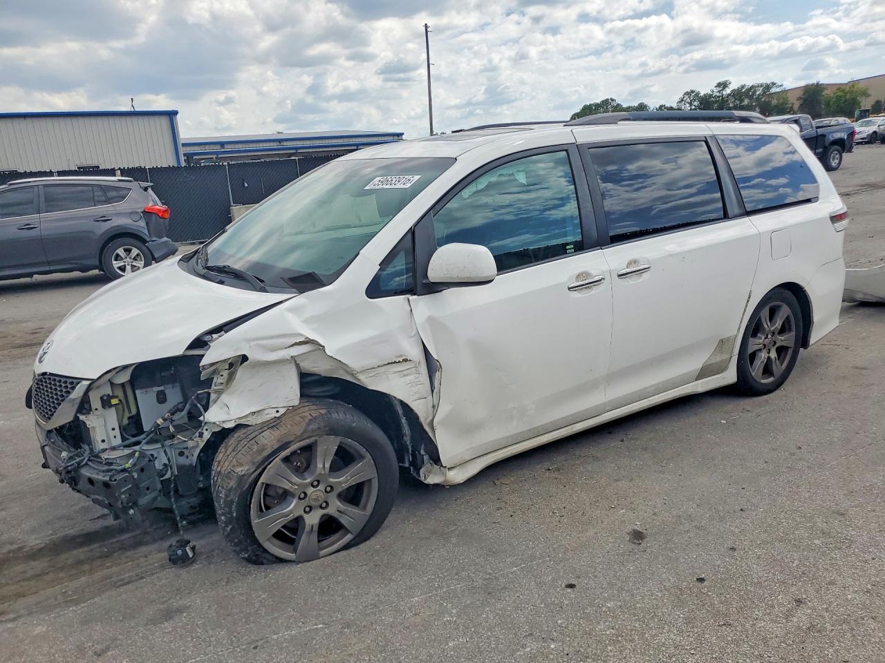 2017 TOYOTA SIENNA — фото 1